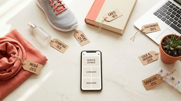 Hartă vizuală cu 7 categorii de produse și etichete de cod reducere, aranjate în jurul unui smartphone – analiză Shopilo coduri de reducere pe categorii